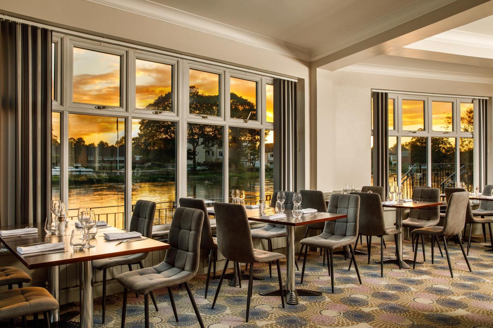 Sunday London Staines-Upon-Thames Heathrow T5 Hotel Exterior photo